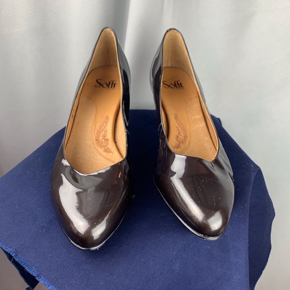 Patent lLeather Pumps - Picture 2 of 6